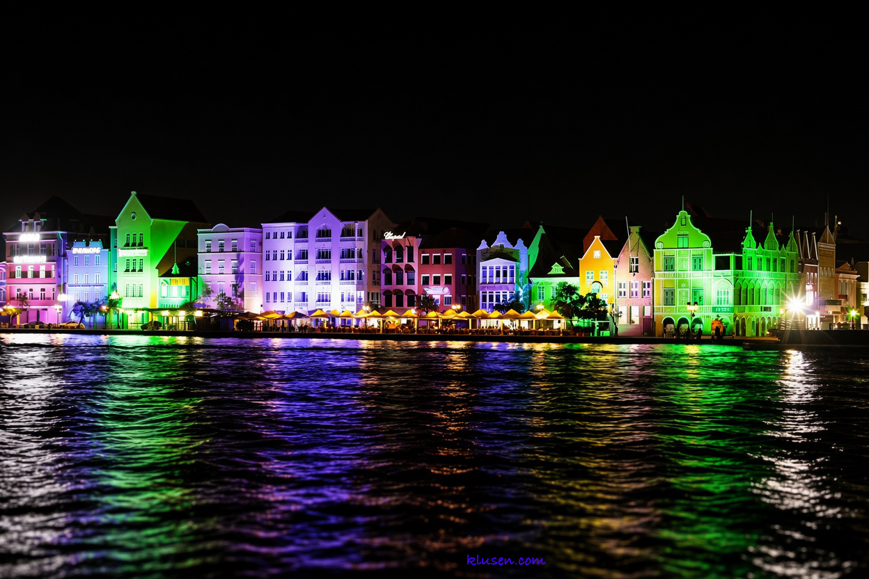 Curacao handelskade at night